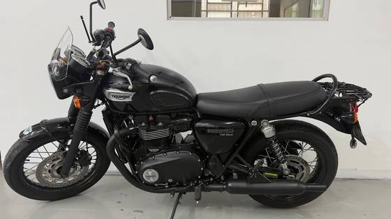 TRIUMPH BONNEVILLE T100 BLACK 900 